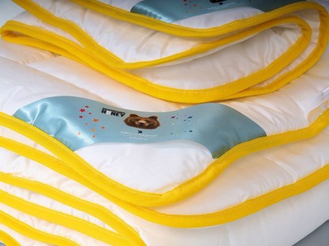 Kołdra antyalergiczna 90x120 + poduszka 40x60 Babies Niedźwiadek Honey 350g+50g komplet dziecięcy biały AMZ Kołdra antyalergiczna 90x120 + poduszka 40x60 Babies Niedźwiadek Honey 350g+50g komplet dziecięcy biały AMZ