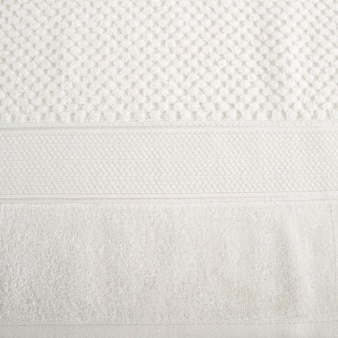Ręcznik Jessi 70x140 kremowy frotte 500g/m2 z fakturą wytłaczanej krateczki i welurową bordiurą Eurofirany Ręcznik Jessi 70x140 kremowy frotte 500g/m2 z fakturą wytłaczanej krateczki i welurową bordiurą Eurofirany