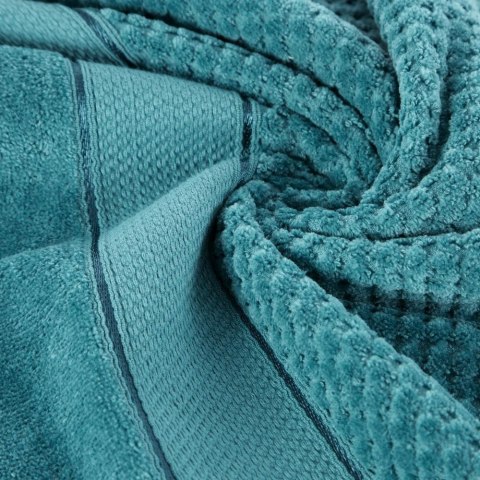 Ręcznik Jessi 70x140 turkusowy frotte 500g/m2 z fakturą wytłaczanej krateczki i welurową bordiurą Eurofirany Ręcznik Jessi 70x140 turkusowy frotte 500g/m2 z fakturą wytłaczanej krateczki i welurową bordiurą Eurofirany