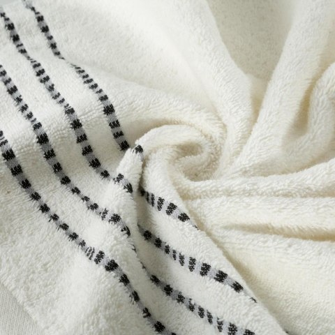 Ręcznik 30x50 Fiore kremowy 500g/m2 frotte ozdobiony bordiurą w postaci cienkich paseczków Eurofirany Ręcznik 30x50 Fiore kremowy 500g/m2 frotte ozdobiony bordiurą w postaci cienkich paseczków Eurofirany