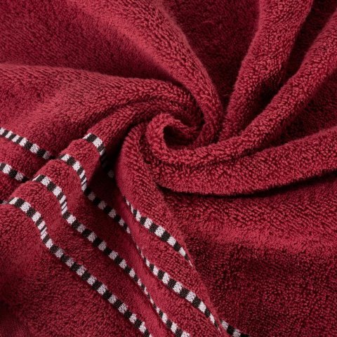 Ręcznik 30x50 Fiore czerwony 500g/m2 frotte ozdobiony bordiurą w postaci cienkich paseczków Eurofirany Ręcznik 30x50 Fiore czerwony 500g/m2 frotte ozdobiony bordiurą w postaci cienkich paseczków Eurofirany