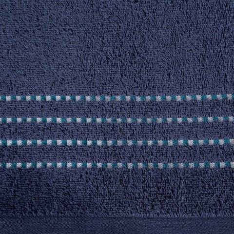 Ręcznik 30x50 Fiore granatowy 500g/m2 frotte ozdobiony bordiurą w postaci cienkich paseczków Eurofirany Ręcznik 30x50 Fiore granatowy 500g/m2 frotte ozdobiony bordiurą w postaci cienkich paseczków Eurofirany