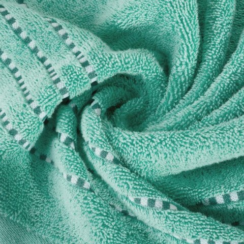 Ręcznik 70x140 Fiore miętowy 500g/m2 frotte ozdobiony bordiurą w postaci cienkich paseczków Eurofirany Ręcznik 70x140 Fiore miętowy 500g/m2 frotte ozdobiony bordiurą w postaci cienkich paseczków Eurofirany
