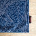 Obrus 40x140 Goja granatowy bieżnik liście miłorzębu Pierre Cardin z błyszczącym nadrukiem welurowy Eurofirany Obrus 40x140 Goja granatowy bieżnik liście miłorzębu Pierre Cardin z błyszczącym nadrukiem welurowy Eurofirany