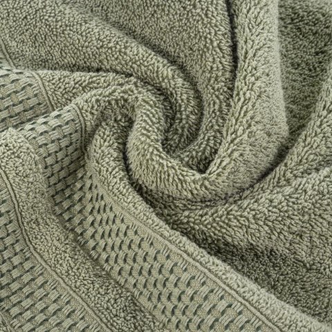 Ręcznik 70x140 Nastia oliwkowy z żakardową bordiurą w pasy w stylu eko frotte 500 g/m2 Eurofirany Ręcznik 70x140 Nastia oliwkowy z żakardową bordiurą w pasy w stylu eko frotte 500 g/m2 Eurofirany