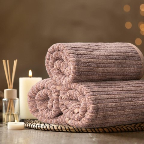 Ręcznik Avinion 1 70x140 pudrowy frotte z ozdobną bordiurą w pasy 500 g/m2 Terra Collection Eurofirany Ręcznik Avinion 1 70x140 pudrowy frotte z ozdobną bordiurą w pasy 500 g/m2 Terra Collection Eurofirany