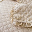 Narzuta z falbanką 160x220 Ruffy beżowa falbanka romby glamour dekoracyjna I2 Narzuta z falbanką 160x220 Ruffy beżowa falbanka romby glamour dekoracyjna I2
