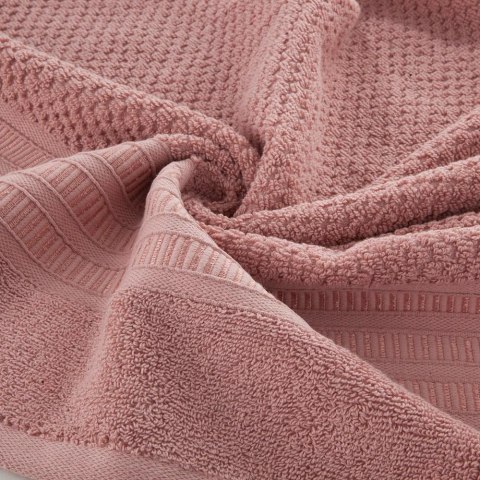 Ręcznik Rosita 70x140 pudrowy różowy o ryżowej strukturze 500g/m2 Eurofirany Ręcznik Rosita 70x140 pudrowy różowy o ryżowej strukturze 500g/m2 Eurofirany