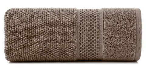 Ręcznik Danny 70x140 brązowy z wytłaczaną bordiurą i błyszczącą nicią 500 g/m2 Eurofirany Ręcznik Danny 70x140 brązowy z wytłaczaną bordiurą i błyszczącą nicią 500 g/m2 Eurofirany