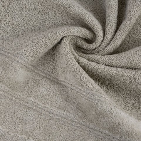 Ręcznik Glory 4 50x90 beżowy z welurową bordiurą i błyszczącą nicią 500 g/m2 Eurofirany Ręcznik Glory 4 50x90 beżowy z welurową bordiurą i błyszczącą nicią 500 g/m2 Eurofirany