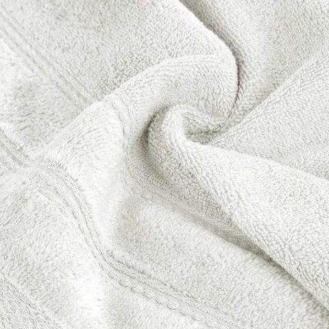 Ręcznik Glory 4 50x90 kremowy z welurową bordiurą i błyszczącą nicią 500 g/m2 Eurofirany Ręcznik Glory 4 50x90 kremowy z welurową bordiurą i błyszczącą nicią 500 g/m2 Eurofirany