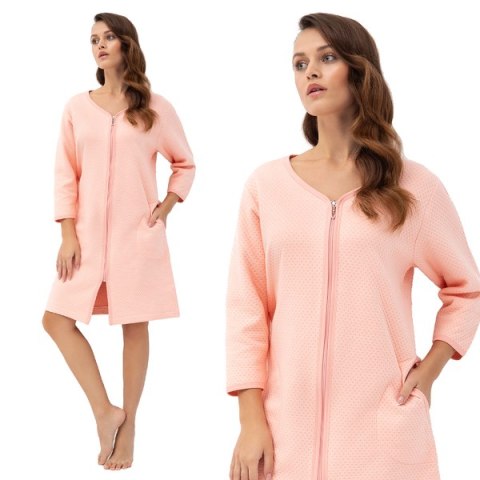 Szlafrok damski 214 4XL morelowy podomka na suwak z kieszeniami z wytłaczanym wzorem bawełniany rękaw 7/8 Szlafrok damski 214 4XL morelowy podomka na suwak z kieszeniami z wytłaczanym wzorem bawełniany rękaw 7/8