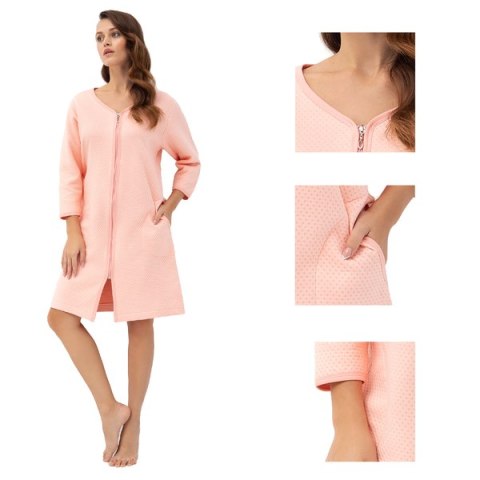Szlafrok damski 214 4XL morelowy podomka na suwak z kieszeniami z wytłaczanym wzorem bawełniany rękaw 7/8 Szlafrok damski 214 4XL morelowy podomka na suwak z kieszeniami z wytłaczanym wzorem bawełniany rękaw 7/8