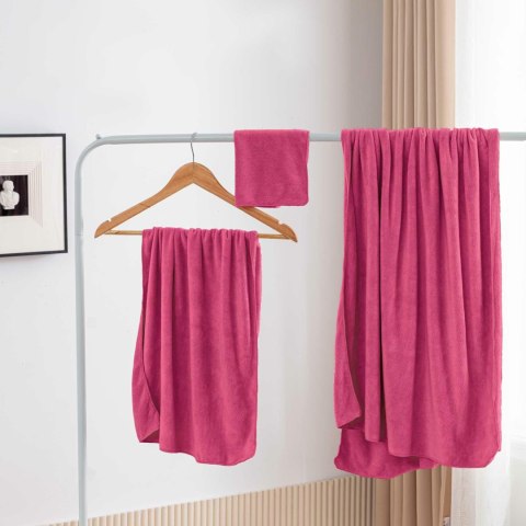 Ręcznik szybkoschnący 30x30 Active fuksjowy z mikrofibry 380g/m2 Ręcznik szybkoschnący 30x30 Active fuksjowy z mikrofibry 380g/m2