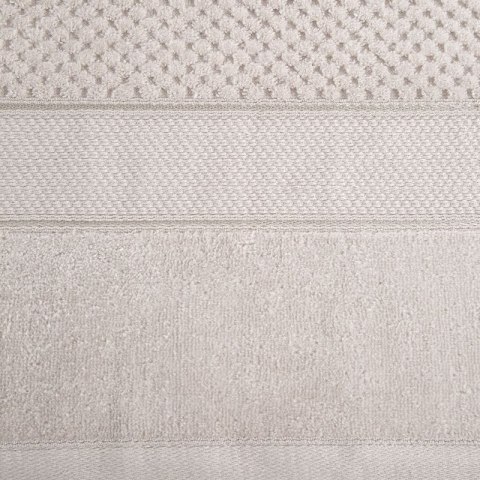 Ręcznik Jessi 90x150 beżowy frotte 500g/m2 z fakturą wytłaczanej krateczki i welurową bordiurą Eurofirany Ręcznik Jessi 90x150 beżowy frotte 500g/m2 z fakturą wytłaczanej krateczki i welurową bordiurą Eurofirany