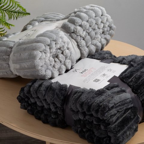 Koc narzuta 150x200 Soft biały z mikrofibry prążki D91 Koc narzuta 150x200 Soft biały z mikrofibry prążki D91