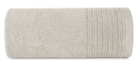 Ręcznik Lari 2 50x90 beżowy z ozdobną bordiurą przetykaną błyszczącą nicią 500 g/m2 Eurofirany Ręcznik Lari 2 50x90 beżowy z ozdobną bordiurą przetykaną błyszczącą nicią 500 g/m2 Eurofirany