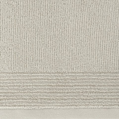 Ręcznik Lari 2 50x90 beżowy z ozdobną bordiurą przetykaną błyszczącą nicią 500 g/m2 Eurofirany Ręcznik Lari 2 50x90 beżowy z ozdobną bordiurą przetykaną błyszczącą nicią 500 g/m2 Eurofirany