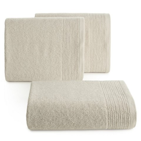 Ręcznik Lari 2 50x90 beżowy z ozdobną bordiurą przetykaną błyszczącą nicią 500 g/m2 Eurofirany Ręcznik Lari 2 50x90 beżowy z ozdobną bordiurą przetykaną błyszczącą nicią 500 g/m2 Eurofirany