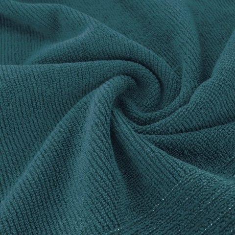 Ręcznik Lari 5 50x90 turkusowy ciemny z ozdobną bordiurą przetykaną błyszczącą nicią 500 g/m2 Eurofirany Ręcznik Lari 5 50x90 turkusowy ciemny z ozdobną bordiurą przetykaną błyszczącą nicią 500 g/m2 Eurofirany