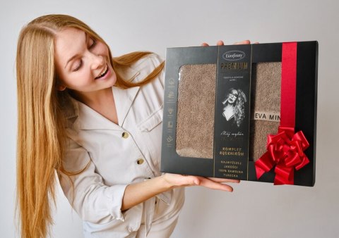 Ręcznik Venus 70x140 miodowy zdobiony haftem 550 g/m2 Eva Minge Eurofirany Ręcznik Venus 70x140 miodowy zdobiony haftem 550 g/m2 Eva Minge Eurofirany