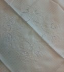Obrus haftowany OR 85x85 kremowy w kwiaty ETK51271 LUX Obrus haftowany OR 85x85 kremowy w kwiaty ETK51271 LUX