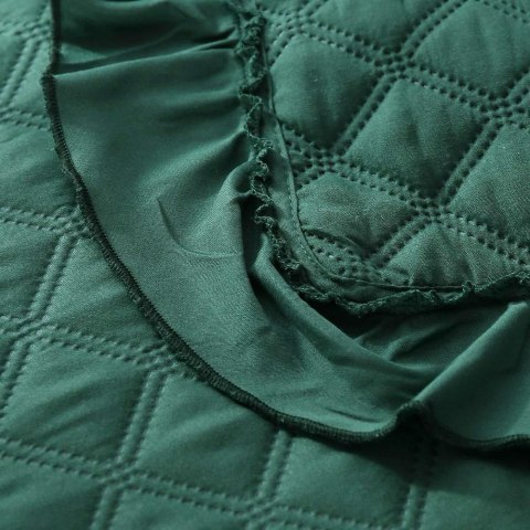 Narzuta z falbanką 200x220 Ruffy zielona butelkowa falbanka romby glamour dekoracyjna Narzuta z falbanką 200x220 Ruffy zielona butelkowa falbanka romby glamour dekoracyjna
