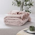 Narzuta z falbanką 240x220 Ruffy pudrowa różowa falbanka romby glamour dekoracyjna
