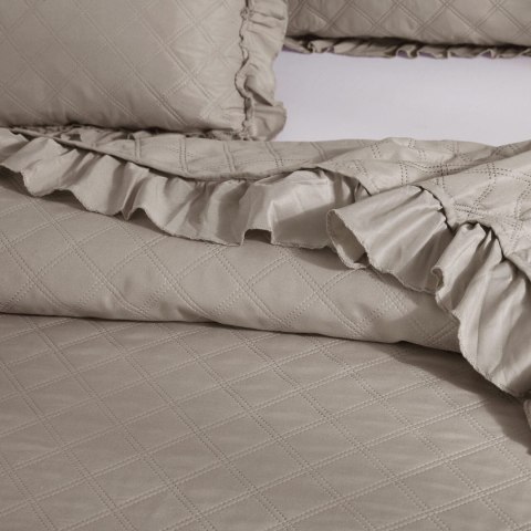 Narzuta z falbanką 160x220 Ruffy taupe falbanka romby glamour dekoracyjna I2 Narzuta z falbanką 160x220 Ruffy taupe falbanka romby glamour dekoracyjna I2