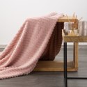 Koc narzuta z mikrofibry 150x200 różowy miękki Lisa z wytłaczanym wzorem pasów D91 Koc narzuta z mikrofibry 150x200 różowy miękki Lisa z wytłaczanym wzorem pasów D91