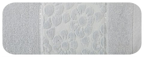 Ręcznik Gabi 70x140 srebrny 500 g/m2 kwiatki Eurofirany Ręcznik Gabi 70x140 srebrny 500 g/m2 kwiatki Eurofirany